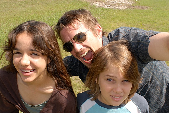 사진을 찍고 있는 아빠 ‘메이슨 시니어’와 ‘사만다’, ‘메이슨’