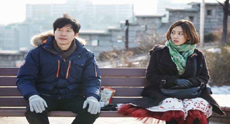 스틸 이미지_연신의 꿈 이야기를 들은 형사의 꿈풀이에 연신이 관심을 갖는다.