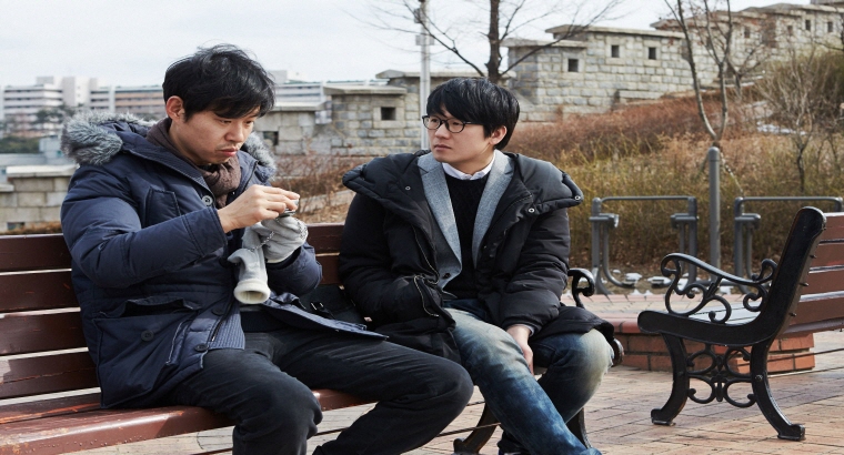 스틸 이미지_우연은 형사에게 꿈이야기를 들려 주고 그의 꿈풀이에 관심을 보이지만 형사는 떠나간다