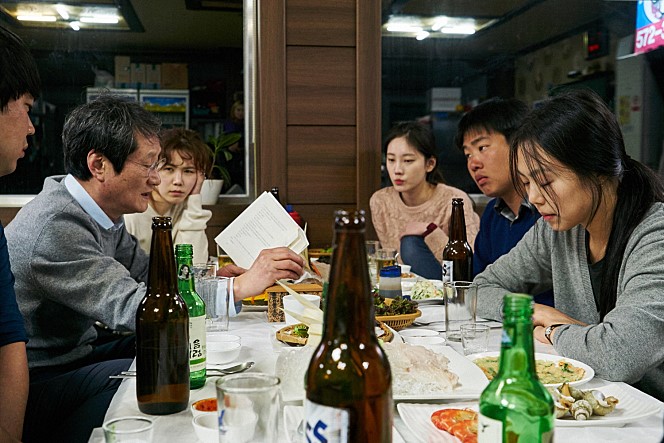 <밤의 해변에서 혼자> 스틸사진 4