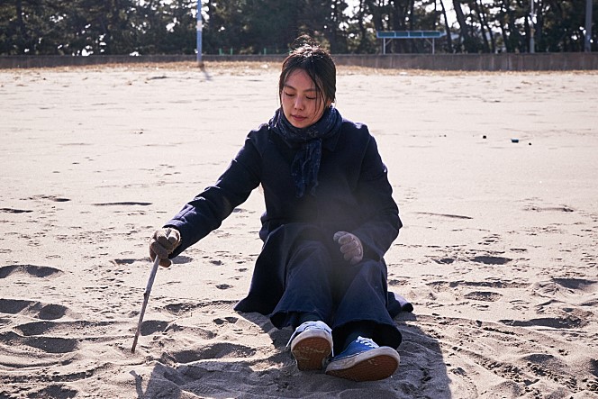 <밤의 해변에서 혼자> 스틸사진 5